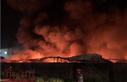 TP Hồ Chí Minh: Đang cháy lớn công ty giấy trong khu công nghiệp Vĩnh Lộc