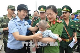 Quảng Ninh tiếp nhận một bé trai bị lừa bán sang Trung Quốc