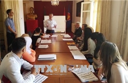 Đại sứ quán Việt Nam ở Algeria mở lớp dạy tiếng Việt