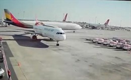 Máy bay Hàn Quốc ‘chém nát’ đuôi máy bay Thổ Nhĩ Kỳ trên đường băng