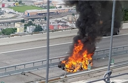 Xe điện Tesla bốc cháy sau va chạm nghiêm trọng, tài xế tử vong