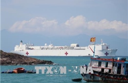 Tàu bệnh viện USNS Mercy của Hoa Kỳ cập cảng Nha Trang