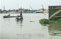 Tìm thấy thi thể 2 nạn nhân vụ lật sà lan trên sông Đồng Nai