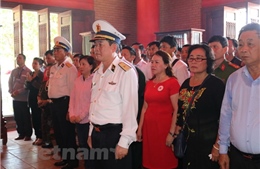 Dâng hương tưởng niệm Chủ tịch Hồ Chí Minh tại Trường Sa