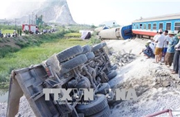 Hiện trường vụ tai nạn đường sắt thảm khốc tại Thanh Hóa  khiến 12 người thương vong