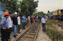 300 công nhân khẩn trương khắc phục vụ tai nạn để sớm thông tàu tại Quảng Nam 