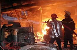 Hỏa hoạn thiêu rụi hơn 1.700m2 nhà xưởng hai công ty ở cụm công nghiệp Quang Trung