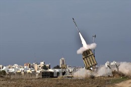 Quân đội Israel đánh chặn hàng chục quả đạn cối từ Dải Gaza 