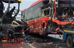 Ấn Độ: Xe tải tông xe khách đi ngược chiều, gần 30 người thương vong 