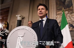 Italy yêu cầu EU chia sẻ trong vụ 450 người mắc kẹt trên biển