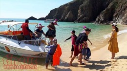 Sôi động du lịch hè: Bãi biển miền Trung hút khách