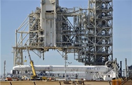 SpaceX hoãn kế hoạch đưa du khách lên Mặt Trăng 
