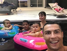 Sinh nhật cặp sinh đôi, xem bọn trẻ nhà Ronaldo lớn đến đâu?