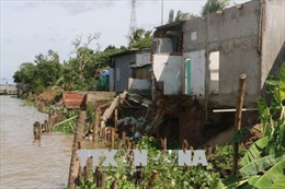 Xuất hiện vết nứt dài 120 mét, di dời khẩn cấp 15 nhà dân ở An Giang