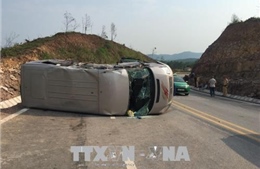 Xe khách va chạm xe đầu kéo tại Quảng Ninh, 10 người thương vong