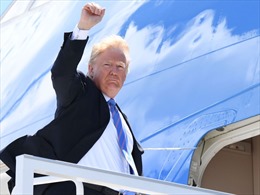 Video Tổng thống Trump lên máy bay thẳng hướng Singapore