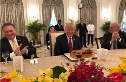 Tổng thống Trump được mừng sinh nhật trong bữa trưa với Thủ tướng Singapore