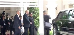 Tổng thống Trump khoe siêu xe ‘Quái thú’ với nhà lãnh đạo Kim Jong-un