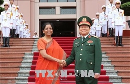 Bộ trưởng Bộ Quốc phòng Ấn Độ thăm chính thức Việt Nam