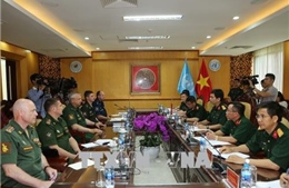 Phó Tư lệnh lục quân Nga làm việc tại Cục Gìn giữ hòa bình Việt Nam