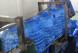 Hà Nội phạt 16 cơ sở sản xuất nước đóng bình, đóng chai