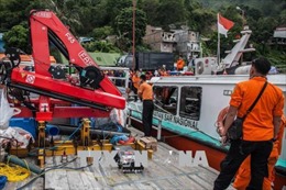 Lật tàu gỗ trên hồ Toba, một người Indonesia mất tích 