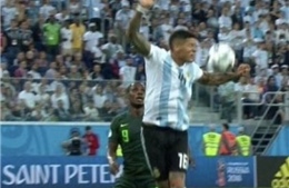 World Cup 2018: Nigeria 1-2 Argentina: Trọng tài không thổi phạt đền Marcos Rojo là đúng hay sai?