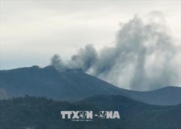Núi lửa Shinmoe tại Nhật Bản tiếp tục phun trào mạnh 