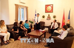 Phó Thủ tướng Phạm Bình Minh thăm Đại sứ quán Việt Nam tại Hy Lạp