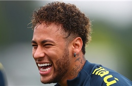 World Cup 2018: Neymar &#39;cười hả hê&#39; khi không xách va-li về nước sớm như Messi và Ronaldo 