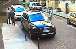 Xe SUV chở tài liệu mật của quân đội Israel bị cướp ngay trước mắt an ninh