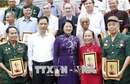 Phó Chủ tịch nước Đặng Thị Ngọc Thịnh tiếp Đoàn đại biểu người có công tỉnh Nam Định 