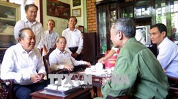Đồng chí Trương Hòa Bình thăm các gia đình chính sách tỉnh Thừa Thiên - Huế 