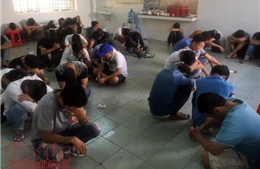 Đột kích quán bar Đông Kinh, gần 200 người được đưa đi kiểm tra ma túy