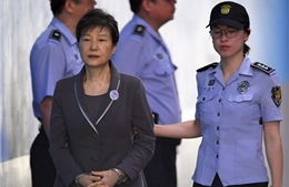 Cựu Tổng thống Hàn Quốc Park Geun-hye nhận án 8 năm tù giam