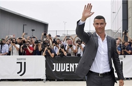 Bán áo đấu Ronaldo trong 24 giờ, Juventus thu về gần một nửa tiền chuyển nhượng