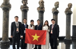 Chiều nay, đoàn dự thi Olympic Sinh học quốc tế - 2018  về tới Sân bay Nội Bài