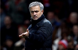 Mourinho lo ngại M.U mua sắm thất bại; Chelsea đàm phán mua 3 ngôi sao Juventus