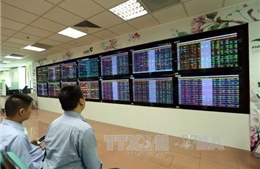 Chứng khoán 23/7: Cổ phiếu ngân hàng giảm điểm mạnh, VN-Index chỉ tăng nhẹ 