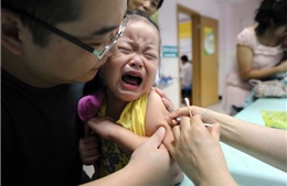 Trung Quốc rúng động bê bối tiêm 250.000 liều vaccine giả cho trẻ em