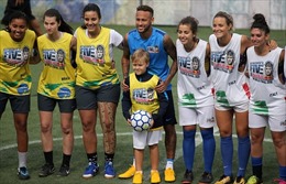 Xem Neymar làm bàn dễ dàng trên sân bóng 5 người tại Brazil
