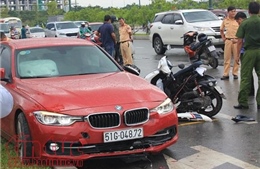 Ô tô BMW va chạm với xe máy khiến một phụ nữ tử vong