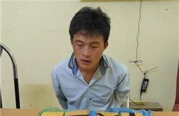 &#39;Ôm&#39; 4 bánh heroin, lao thẳng xe máy vào công an hòng tẩu thoát