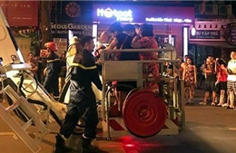 Vụ cháy trên phố Trần Hưng Đạo: Giải cứu 5 người, 1 cảnh sát bị thương