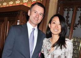 Ngoại trưởng Anh nhầm quốc tịch của vợ trong cuộc gặp với người đồng cấp Trung Quốc