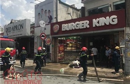 Cháy cửa hàng Burger King, thực khách hoảng loạn tháo chạy