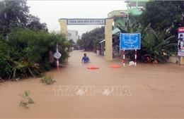 Nhiều khu dân cư ở Phú Yên bị ngập lụt, cô lập do xả lũ, mưa lớn kéo dài