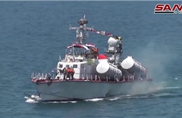 Hải quân Syria rầm rộ diễu binh trên Địa Trung Hải mặc hạm đội Mỹ &#39;đứng nhìn&#39;