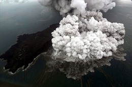 Video núi lửa Krakatau Con sôi sục, đe dọa cơn sóng thần mới tấn công Indonesia
