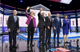 Bầu cử Mỹ 2020: Các ứng viên Dân chủ lo ‘cháy túi’ trước Siêu thứ Ba